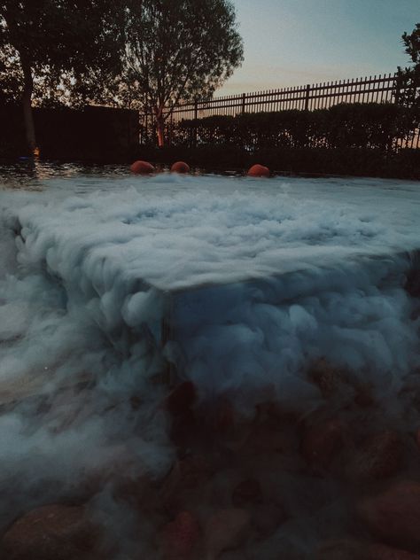 Dry ice and pumpkins in the pool Dry Ice Aesthetic, Halloween Fog Machine, Dry Ice Wedding, Ice Experiments For Kids, Dry Ice Halloween, Halloween Pool Party, Barbie Hotel, Ice Experiments, Mood Idea