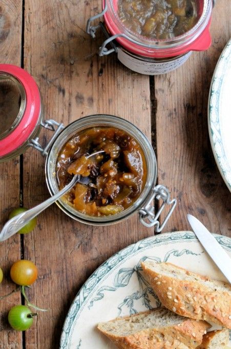 A sweet chutney with a bit of a kick that is wonderful when served with salads, curries, cheese boards and charcuterie platters. Ninja Slow Cooker, Leftover Apples, Apple Chutney, Tomato Season, Tomato Chutney, Charcuterie Platter, Green Tomatoes, Seasoning Recipes, Original Recipe