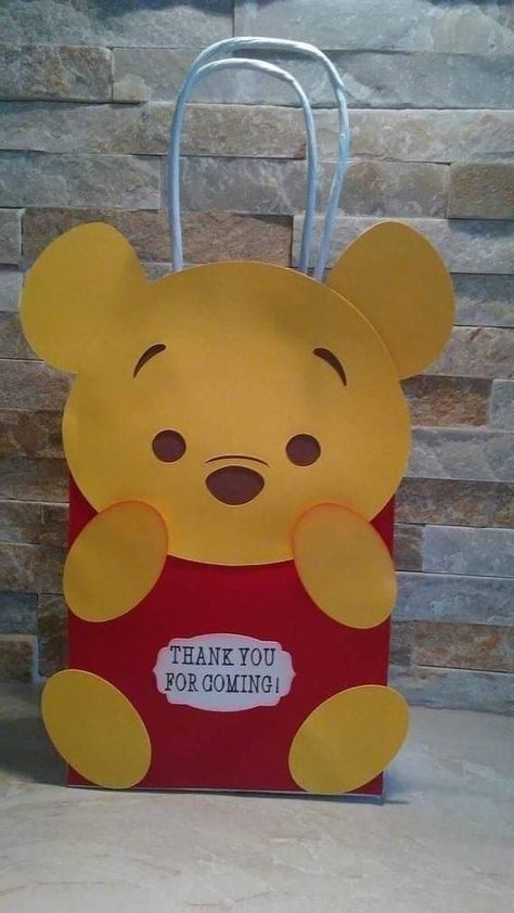 Pooh Bebe, Winnie The Pooh Decor, Winnie The Pooh Cake, Pooh Party, Winnie The Pooh Themes, Pooh Birthday, Decorated Gift Bags, Boy Baby Shower Ideas, Disney Baby Shower