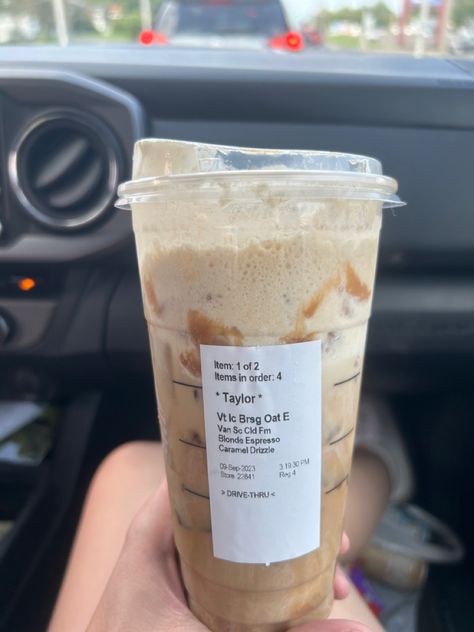 Caramel Iced Coffee Starbucks Order, Starbucks Orders Iced Coffee, Iced Mocha Starbucks, Coffee Starbucks Order, Iced Coffee Caramel, Best Starbucks Iced Coffee, Caramel Brulee, Caramel Brulee Latte, Mocha Drink