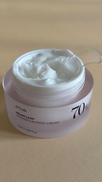 Kimberlee | Your online skincare guide on Instagram: "Another hit from @anua.skincare 🩶 *pr: thank you @anua.skincare_usa Look at that texture! ☁️ It’s the heartleaf 70% intense calming cream. The name says it all, it’s a great fluffy calming moisturizer. It’s calming due to 4 top picks 🤍 ~ centella asiatica leaf extract ~ madecassic acid ~ asiatic acid ~ asiaticoside Also contains adenosine which is a great wound healer and anti inflammatory. 🩶 70% Houttuynia cordata extract which helps Anua Moisturizer, Anua Skincare, Houttuynia Cordata, Skincare Guide, Wounded Healer, Body Acne, K Beauty, Body Care, Moisturizer