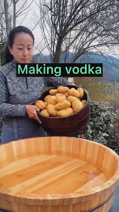 Making Vodka At Home, Make Vodka At Home, How To Make Alcohol, Diy Vodka, Making Vodka, Making Alcohol, Homemade Vodka, Potato Vodka, How To Make Vodka