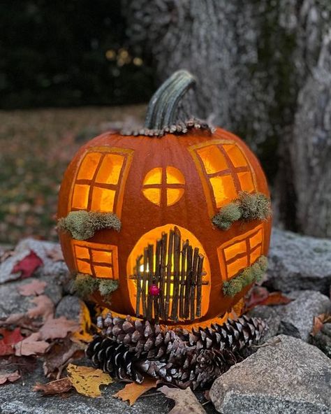 Carved Pumpkin Centerpieces, House Pumpkin Carving Ideas, Fairy House Pumpkin, Fairy Garden Pumpkin, Pumpkin Houses, Pumpkin Carving Inspo, Fairy Pumpkin, Unique Pumpkin Carving Ideas, Pumpkin Fairy House