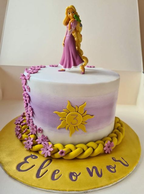 Rapunzel Cake Ideas Simple, Rapunzel Cake Ideas, Pastel Rapunzel, Tangled Birthday Cake, Rapunzel Birthday Cake, Bolo Hot Wheels, Bolo Rapunzel, Rapunzel Cake, Rapunzel Birthday