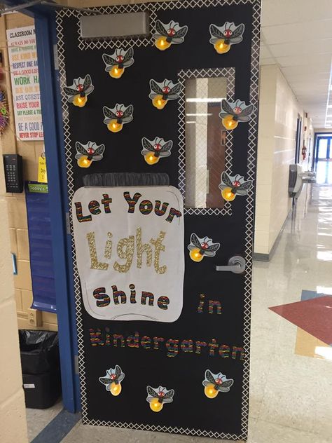 Classroom door idea for Kindergarten.  Quote: Let Your Light Shine. Fireflies Classroom Decor, Kindergarten Classroom Door, Firefly Theme, Kindergarten Door, Room Door Ideas, Insect Party, Summer Door Decorations, Soft Board, Rustic Front Door