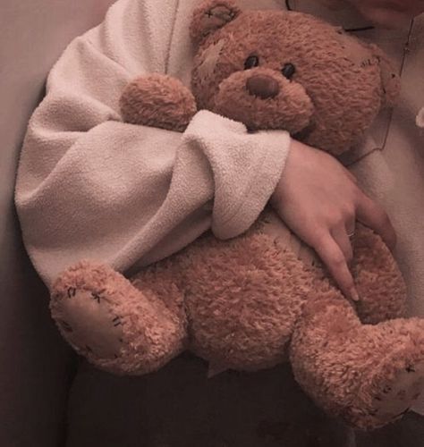 Teddy Bear Aesthetic, Light Acadamia, Reads Aesthetic, Bear Aesthetic, High Aesthetic, Classic Monsters, A Teddy Bear, Cute Stuffed Animals, Homescreen Wallpaper