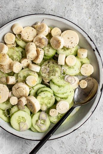 Cucumber Salad with Hearts of Palm - Sandra Valvassori Hearts Of Palm Salad, Heart Of Palm, Hearts Of Palm, Cucumber Recipes, Salad Bar, Cucumber Salad, Fresh Salads, Easy Salads, Healthy Salad Recipes