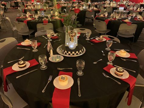 F1 Party Aesthetic, Cars Wedding Theme, Ferrari Themed Birthday Party, F1 Wedding, Grand Prix Party, F1 Party, Car Themed Wedding, Wedding Bridal Table, Husband Birthday Parties