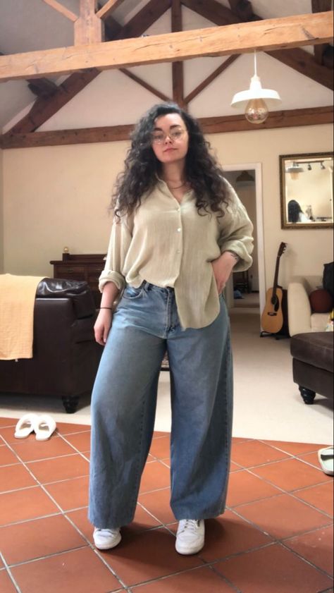 Boho Midsize Fashion, Tall Midsize Girl Outfits, Midsize Baggy Jeans Outfit, Baggy Jeans Outfit Midsize, Baggy Jeans Midsize, College Outfits Midsize, Plus Size Button Down Shirt Outfit, Curvy Midsize Outfits, Bigger Girl Outfits