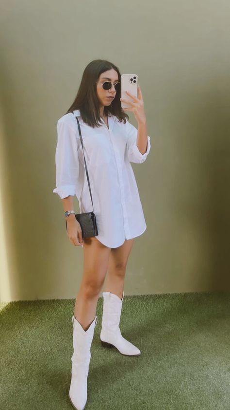 Botas Blancas Outfits, All White Outfit Casual, Cow Boots, White Outfit Casual, Combat Boot Outfit, Farm Fashion, Outfit Botas, Looks Country, Mexican Outfit