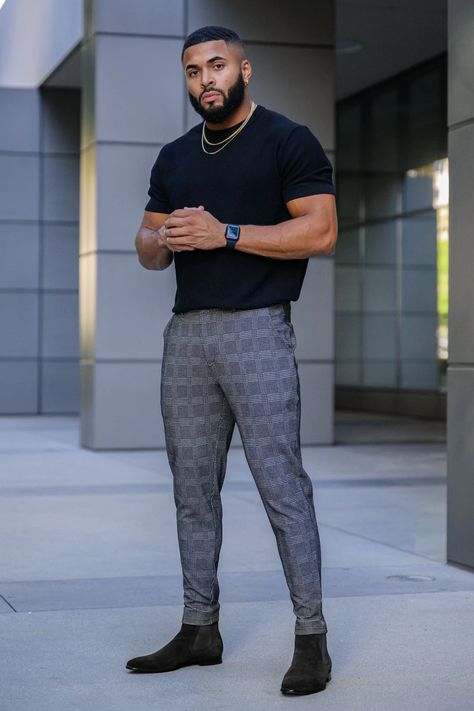 Muscle Fit Outfit Men, Classy Shirts, Black Men Casual Style, Black Outfit Men, Dapper Mens Fashion, Look Clean, Mens Business Casual Outfits, Black Men Fashion Casual, Classy Outfits Men