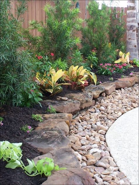 Garden With Rocks, Ideas Para Decorar Jardines, Stone Edging, Hardscape Design, Small Backyard Gardens, Backyard Pool Landscaping, Landscape Edging, Rock Garden Landscaping, Backyard Fences