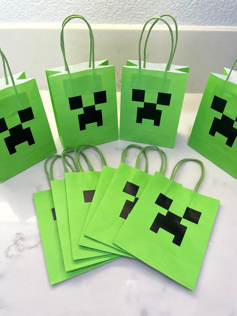 Minecrafter Favor Bags - Etsy Minecraft Goody Bags, Creeper Birthday Party, Minecraft Birthday Goodie Bags, Minecraft Birthday Favors, Minecraft Bday Party Ideas, Minecraft Party Bags, Minecraft Themed Birthday Party, Birthday Party Favor Ideas, Minecraft Birthday Decorations