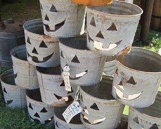 Jack O' Lantern Buckets. could do with a 5 gallon bucket?? 1800 House, Bucket Ideas, Galvanized Buckets, Metal Pumpkins, Country Antiques, Gas Cans, Fall Halloween Crafts, Fall Projects, Fall Holidays