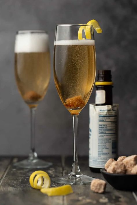 Make any gathering special with this easy sparkling wine cocktail! Our 4-ingredient Classic Champagne Cocktail comes together in minutes and is the perfect way to toast any occasion! Champagne Cocktails Easy, Cocktail Recipes Tequila, Batch Cocktail Recipe, Champagne Recipe, Sparkling Wine Cocktails, Champagne Recipes Cocktails, Champagne Drinks, Sparkling Cocktail, Prosecco Cocktails