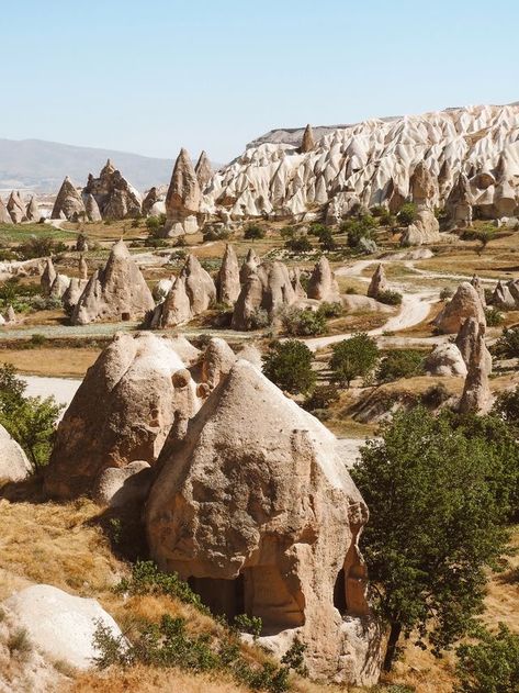 Fairy Chimneys Turkey, Turkey Landscape, Things To Do In Cappadocia, Turkey Nature, France Winter, Iran Tourism, Turkey Trip, Art Structure, Small Things In Life