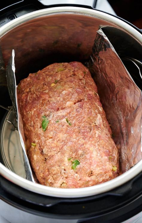 Incredibly moist, juicy and so tasty, this Instant pot meatloaf is made with a combination of pork and beef, and served with homemade BBQ sauce. Instant Pot Meatloaf Recipes, Instant Pot Meatloaf, Homemade Bbq Sauce, Bbq Sauce Homemade, Homemade Bbq, Bbq Sauce, Meatloaf, I Love Food, Instant Pot