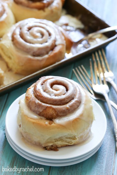 Glazed Cinnamon Rolls, Cinnamon Roll Glaze, Fluffy Cinnamon Rolls, Sweet Roll Recipe, Cinnamon Roll Bake, Cinnamon Rolls Homemade, Maple Glaze, Cinnamon Rolls Recipe, Sweet Roll