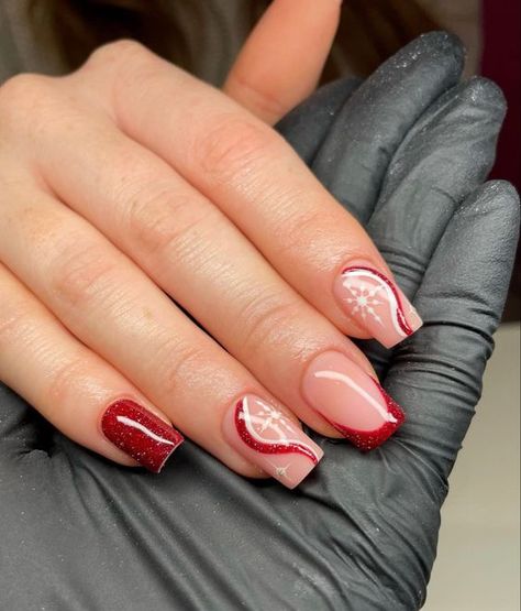 Square Christmas Nail Designs, Xmas Nails Short, Christmas Present Nails, Nail Polish Art Designs, Edge Nails, Red Christmas Nails, Romantic Nails, Christmas Gel Nails, Short Square Nails