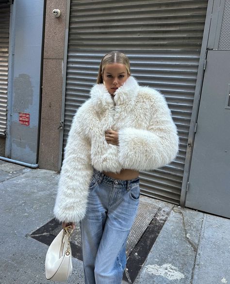 White Faux Fur Jacket Outfit, White Fluffy Jacket Outfit, Fur Jacket Outfits, White Fur Coat Outfit, White Fluffy Jacket, Fluffy Jacket Outfit, Faux Fur Jacket Outfit, White Fluffy Coat, Fur Jacket Outfit