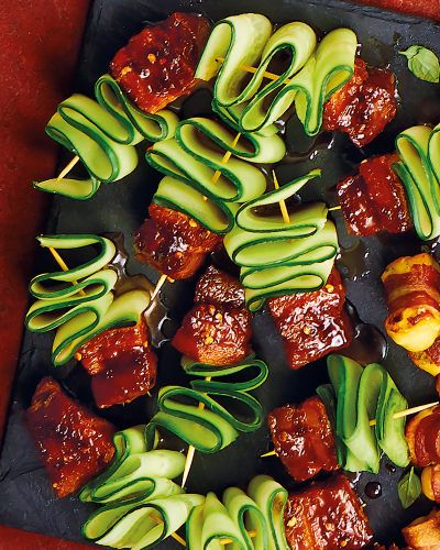 Pork Belly Skewers Recipe, Sticky Pork Belly Bites, Simple Catering Ideas, Elegant Finger Foods, Fancy Finger Foods, Pork Belly Skewers, Asian Platters, Sticky Pork Belly, Pork Belly Bites