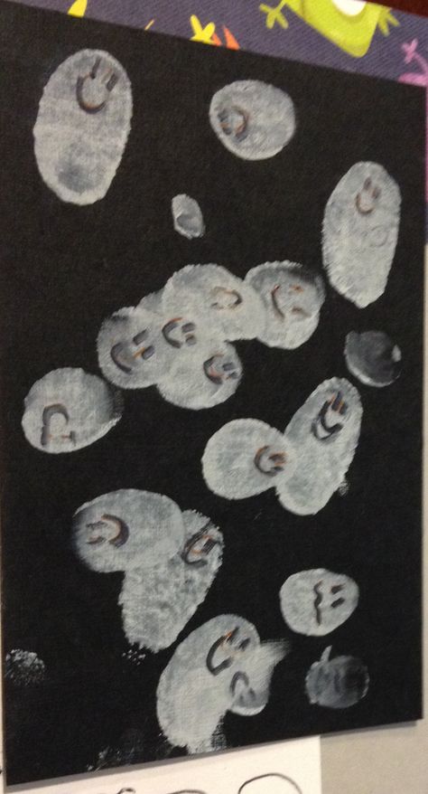 Fingerprint Ghosts -- the tiny ones are from a 10 month old. Projects To Do With Kids, Fingerprint Art, Art For School, Christmas Celebration, Halloween Art, Halloween Crafts, Fingerprint, Baby Room, Ghost