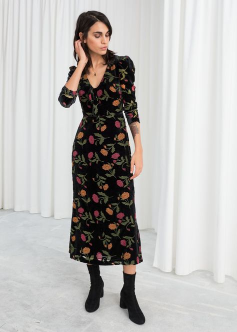 Black Floral Midi Dress, Asian Wedding Dress Pakistani, Asian Wedding Dress, Velvet Midi Dress, Floral Midi Dress, Work Fashion, Autumn Winter Fashion, Perfect Dress, Black Floral