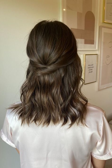 Hairstyles For Weddings Bridesmaid Short, Short Medium Wedding Hair, Deb Hairstyles Short Hair, Hairdo Mid Length, Wedding Hairstyles Mid Length Hair, Bridal Hairstyles Shoulder Length Hair, Short Hair Hairstyles For Graduation, Short Hairstyles Graduation, Short Dark Wedding Hair