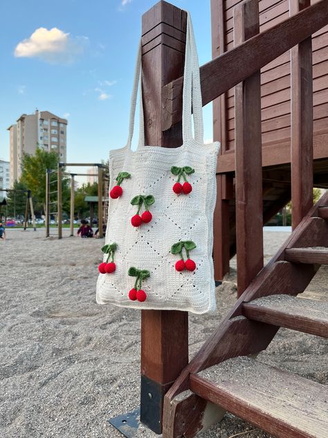 Cherry Granny Square, Cherry Crochet, Crochet Bag Granny Square, Crochet Bag Granny, Small Teddy Bears, Crochet Dog Patterns, Womens Crochet Patterns, Granny Square Bag, Crochet Shoulder Bag