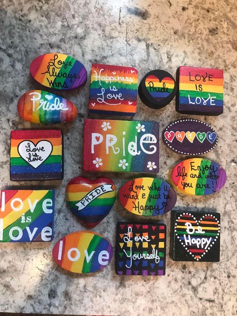 Pride Rock Painting Ideas, Lgbtq Painted Rocks, Pride Rock Painting, Pride Painted Rocks, Pride Art Ideas, Pride Rocks, Pride Artwork, Pride Crafts, Rock Crafts Diy