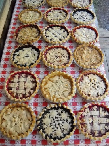 Farmers' Market pies.  I've got my fork and napkin ready. Pie Crust Designs, Pie Shop, Pie Tart, Mini Pies, Sweet Pie, Delicious Pies, Pie Dessert, 50 Shades, Pie Crust