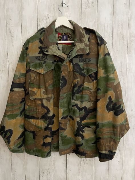 Vintage M65 Jacket customized by Res Ipsa is available in store! These repurposed military jackets are beaitful and badass. Jacket Customized, M65 Jacket, M65 Field Jacket, Military Jackets, Cool Outfits For Men, Field Jacket, Military Jacket, Gentleman, Camo