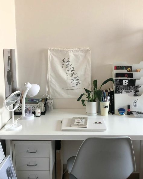 Desk Tour, Study Desk Decor, Desk Inspiration, White Desk, Study Room Decor, Room Desk, Minimalist Room, Aesthetic Rooms, Small Room Bedroom