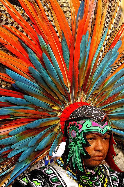 mexico Aztec Warrior, Cultural Diversity, Indigenous Art, Chichen Itza, Jolie Photo, World Cultures, People Of The World, World Of Color, Pics Art