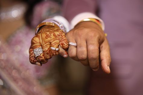 Ring Ceremony Photography Ring Ceremony Dress Indian, Ring Ceremony Photography, Indian Ring Ceremony, Engagement Hand, Delicious Food Image, Indian Ring, Ceremony Photography, Indian Marriage, Indian Rings