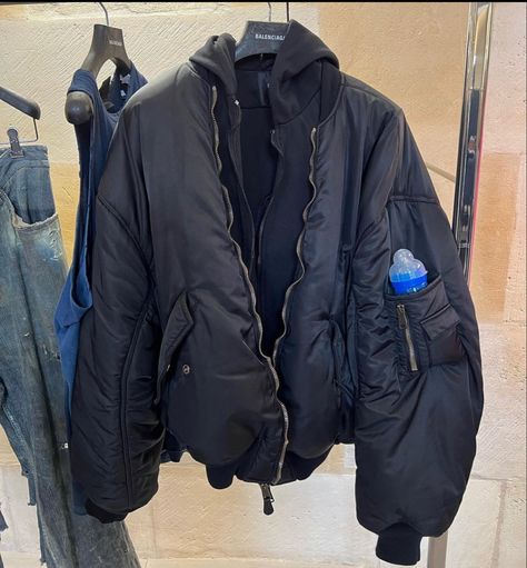 Balenciaga Jacket, Jacket Summer, Archive Fashion, Student Fashion, High Fashion Street Style, Mode Inspiration, Fashion Updates, Mens Streetwear, Kanye West