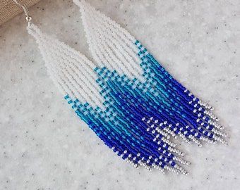 Blue Beaded Earrings, Ombre Earrings, Beaded Earrings Native, Beaded Fringe Earrings, Beaded Jewlery, Seed Bead Tutorial, Beaded Jewelry Designs, Beaded Earrings Patterns, Beaded Bracelet Patterns