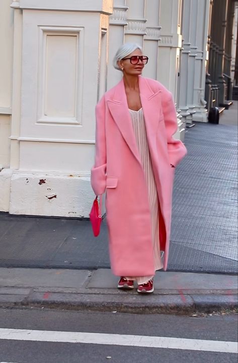 #pink #outfits #winter #fashion #coat Rose Pink Coat Outfit, Pink Trenchcoat Outfit, Pink Combination Outfit, Monochromatic Outfit Pink, Pink Outfits Winter, Maxi Coat Outfit, Pink Coat Outfit Winter, Pink Monochrome Outfit, Monochromatic Dressing