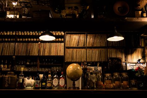 Tokyo Jazz Joints | Tom Japanese Jazz, Garage Bar Ideas, Hifi Bar, Vinyl Cafe, Zen Place, Japanese Bar, Record Room, Jazz Cafe, Home Bar Rooms