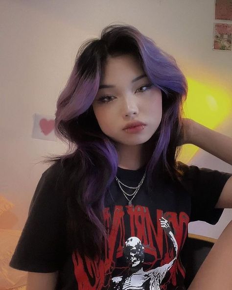 Unnatural Hair Color, Look Grunge, Hair Color Underneath, Hair Color Streaks, Hair Streaks, Dyed Hair Inspiration, Edgy Short Hair, Pretty Hair Color, Hair Stylies