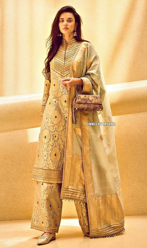 Manish Malhotra Suits, Tarun Tahiliani Anarkali, Tarun Tahiliani Lehenga, Brocade Trousers, Brocade Kurta, Subtle Fringe, Shalwar Kameez Pakistani, Bridal Lehenga Red, Beautiful Pakistani Dresses