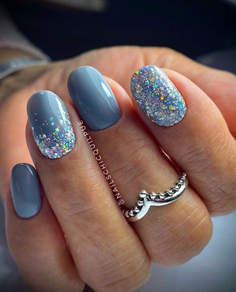 Short Gel Nails Winter 2024, Mixed Design Nails, Disco Ball Nail Art, Winter Nail Ideas Blue, Blue Manicure Ideas, Blue Dip Nails, Blue Holiday Nails, Blue Winter Nails, Nails Fancy