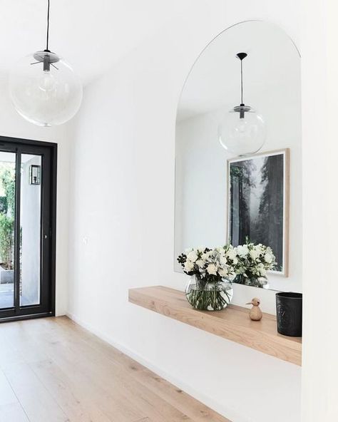 #Beautiful entrance hallway #floating shelf #Mirror #Glass pendants #Beachwood entry inspiration Entryways Ideas, Entry Inspiration, Float Shelf, Hallway Shelf, Mirror Shelf, Hallway Mirror, Brooklyn Brownstone, Interior Design Per La Casa, Modern Entryway