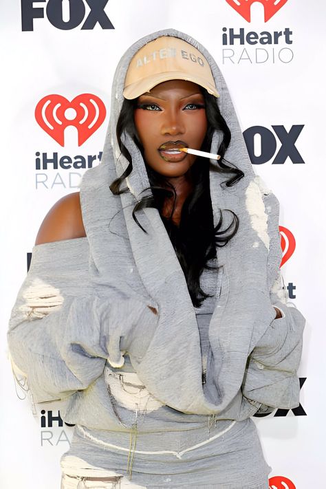 Rap Alert on X: "Doechii attends the 2024 iHeart Radio Awards. https://t.co/nF6iskfdAp" / X Swamp Princess, Imperfection Is Beauty, 2024 Year, 90s Looks, The Don, Female Rappers, Dark Skin Makeup, Black Artists, Black Is Beautiful