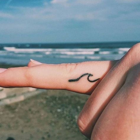 Small Beach Tattoos, Beachy Tattoos, Minimalist Tattoo Meaning, Cream Tattoo, Cute Finger Tattoos, Small Finger Tattoos, Finger Tattoo For Women, Cute Hand Tattoos, Hand And Finger Tattoos