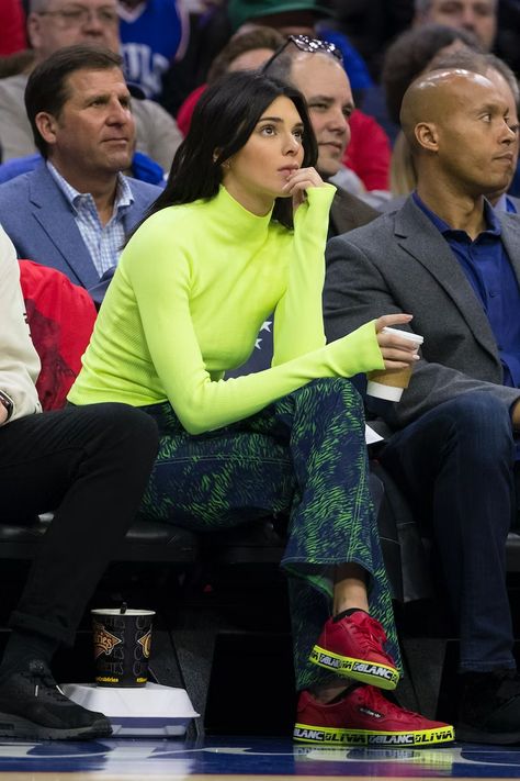 Kendall Jenner Body, La Outfit, Kendall Jenner Dress, Basketball Game Outfit, Hailey Rhode Baldwin, Kendall Jenner Street Style, 90s Inspired Outfits, Kendall Style, Her Outfits