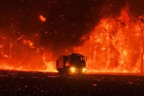 Bushfires In Australia, Fire Tornado, Fire Image, Volunteer Firefighter, Surreal Photos, Fire Fighters, Fire Chief, Great Wall Of China, Fire Service