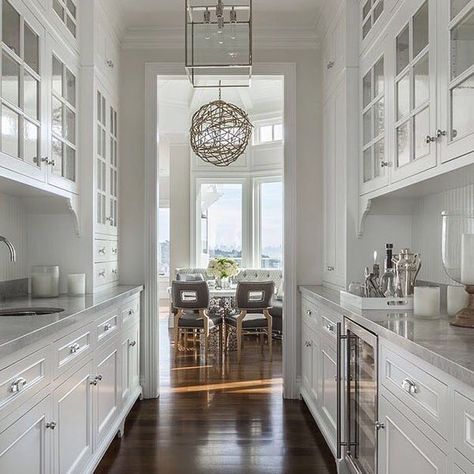 A traditional butler’s pantry is tucked behind the main kitchen of this glamorous California home by @annlowengartinteriors, providing extra space to prep for entertaining. Photo by David Duncan Livingston Ally Kitchen, Butler Station, Butlers Pantries, Inspirational Kitchens, Butler Pantries, Double Pantry, Organize Pantry, Kitchen Butlers Pantry, Beverage Station