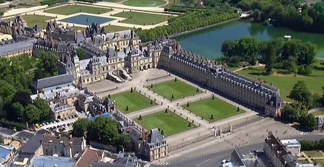 Chateau of Fontainebleau Chateau De Fountainbleu, Fontainebleau France, Castle Homes, Famous Castles, French Castles, Old Mansions, French History, School Things, Castle House