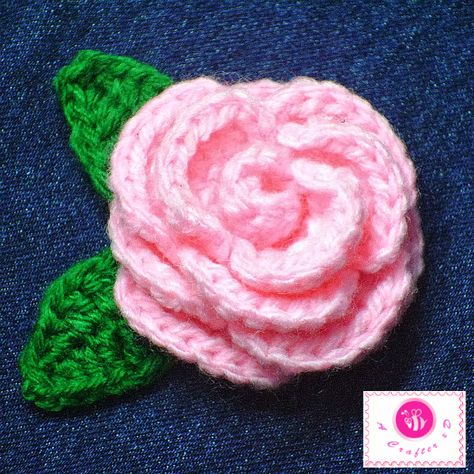 Free Crochet Rose Pattern, Crochet Rose Pattern, Crochet Appliques, Rose Tutorial, Crocheted Flowers, Knitted Flowers, Rose Bud, Quick Crochet, Crochet Rose